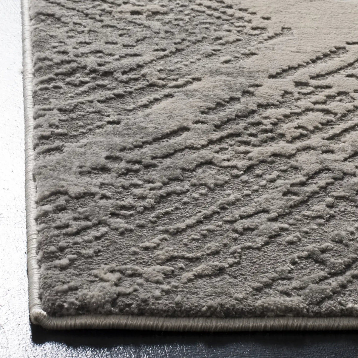 Safavieh Meadow 4'-0" x 6'-0" Rug in Taupe