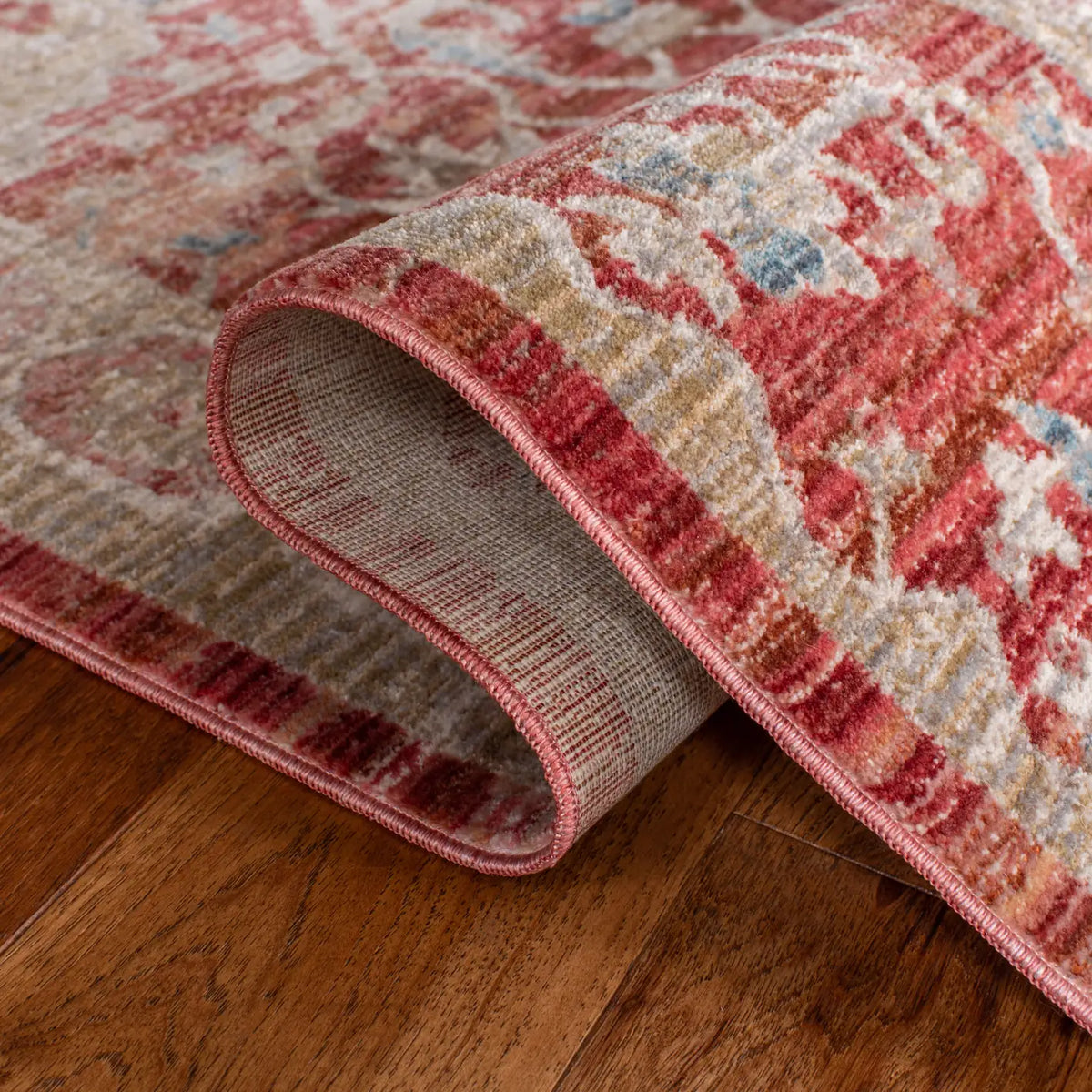 Safavieh Kenitra 600 4'-0" x 6'-0" Rug in Red / Beige