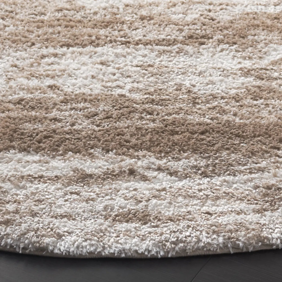Safavieh Penelope Shag 6'-7" x 6'-7" Rug in Taupe / Ivory