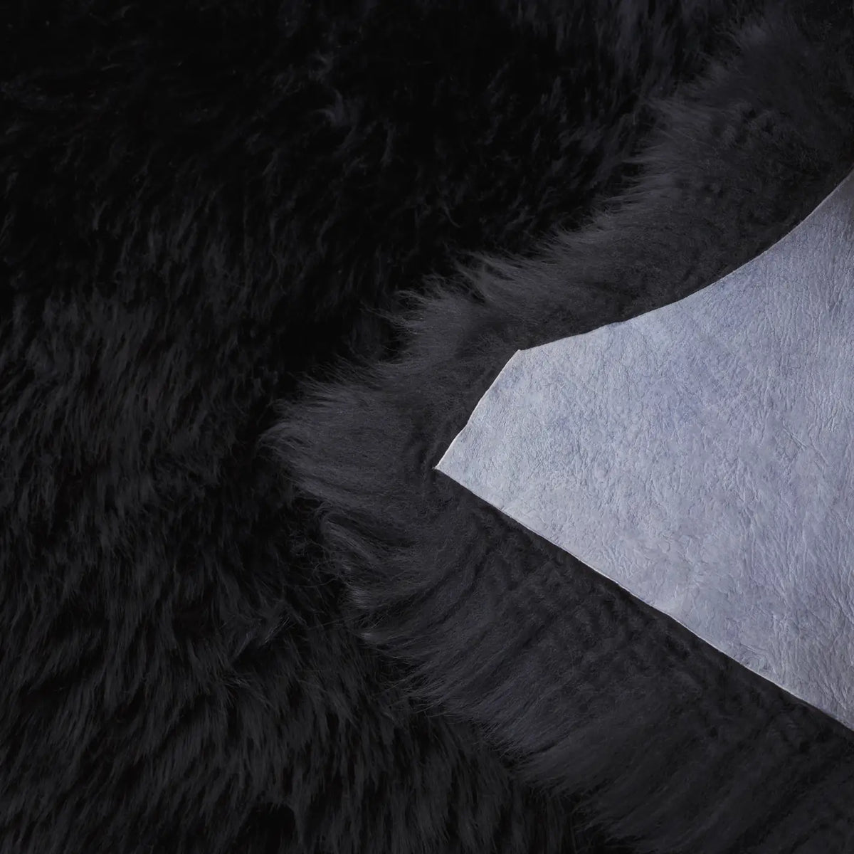 Safavieh Sheep Skin 2'-0" x 3'-0" Rug in Midnight Black