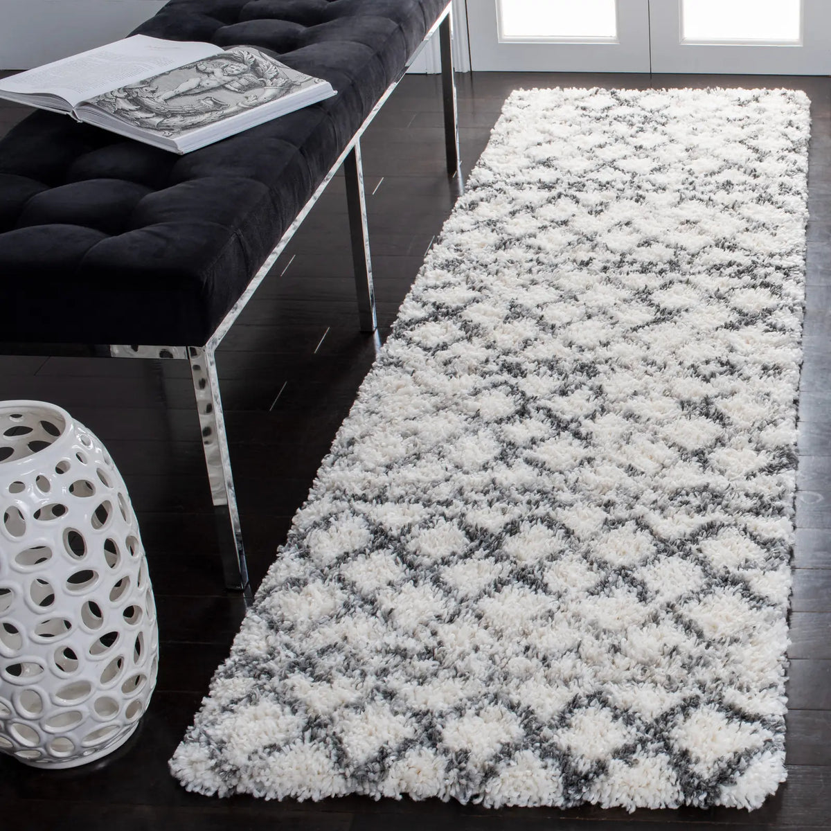 Safavieh Fontana Shag 800 2'-3" x 10'-0" Rug in Ivory / Grey