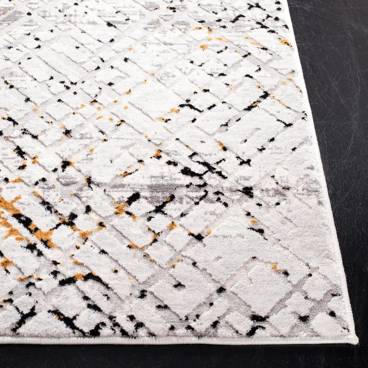 Safavieh Amalfi 4'-0" x 6'-0" Rug in Cream / Charcoal