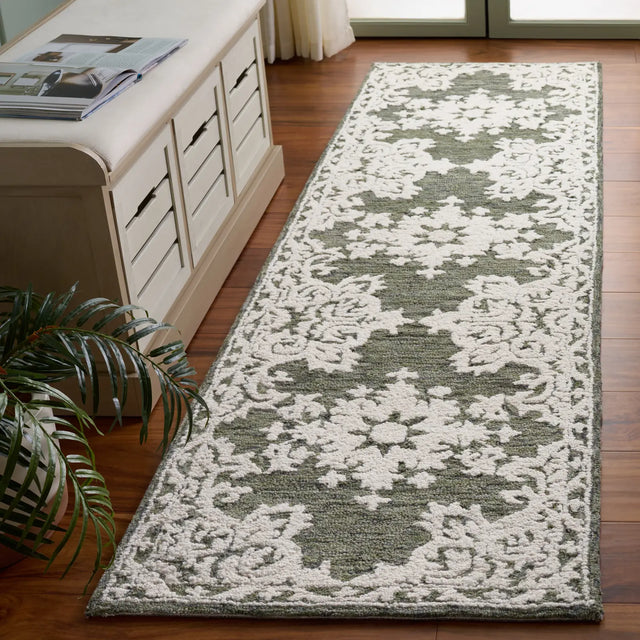 Safavieh Marquee 2'-3" x 8'-0" Rug in Green / Ivory