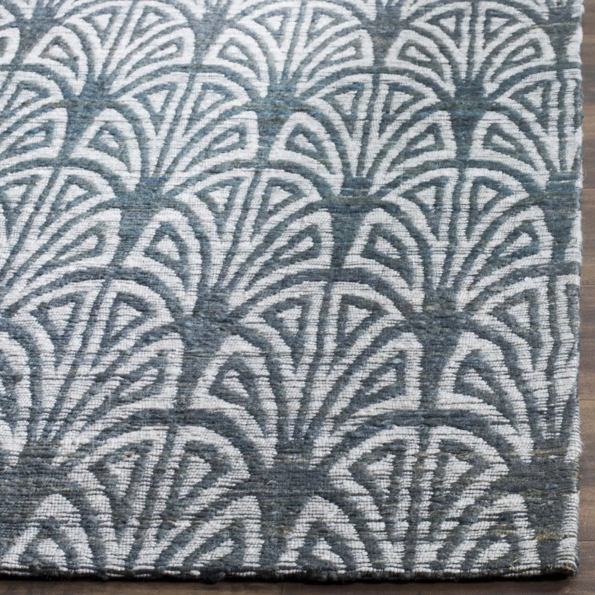 Safavieh Cape Cod 4'-0" x 6'-0" Rug in Slate / Ivory