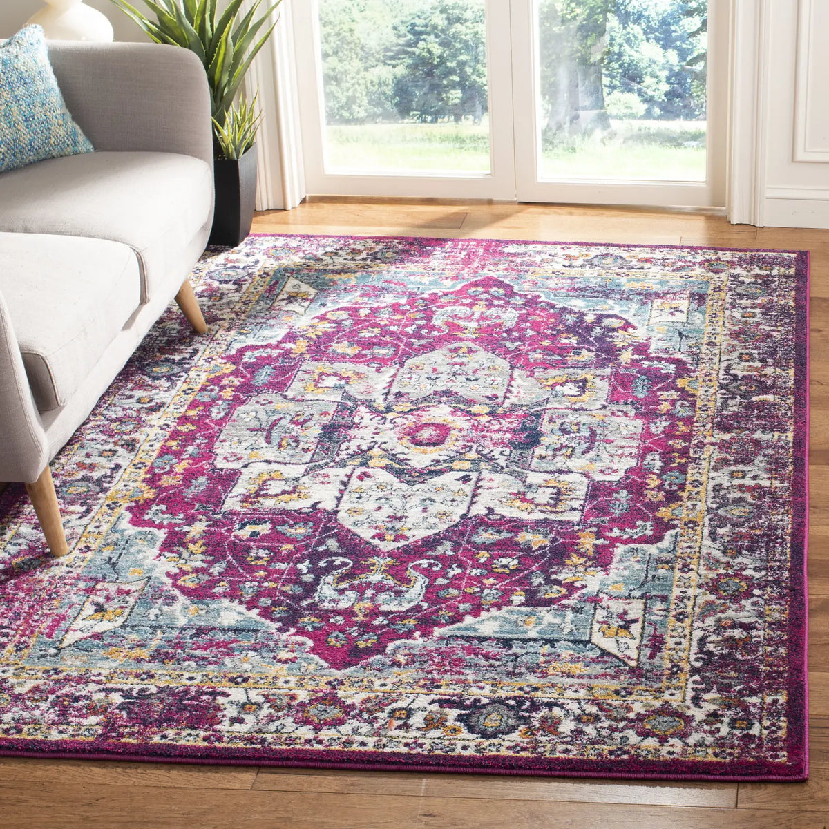 Safavieh Evoke 4'-0" x 6'-0" Rug in Fuchsia / Ivory