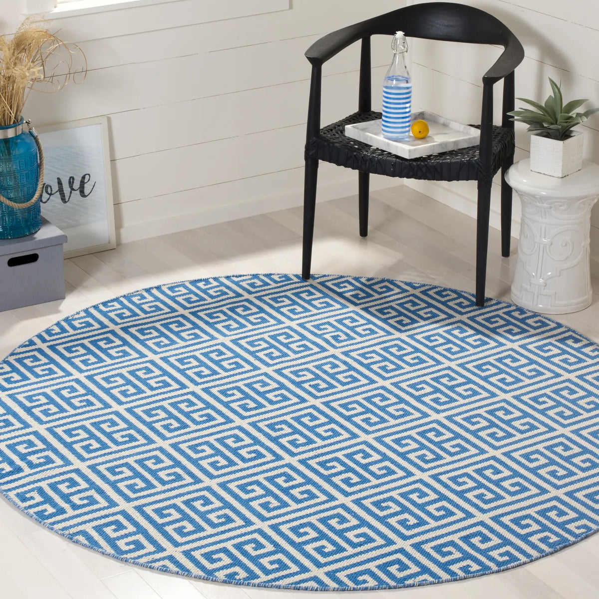 Safavieh Montauk 6'-0" x 6'-0" Rug in Blue / Ivory