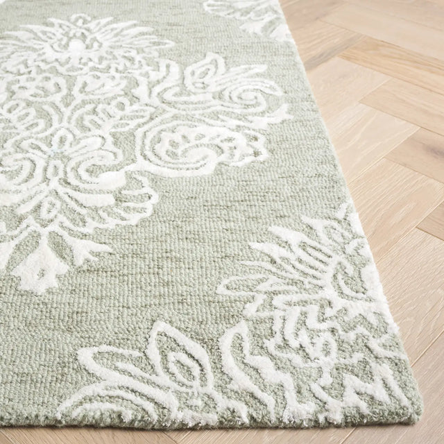 Safavieh Glamour 4'-0" x 6'-0" Rug in Sage / Ivory