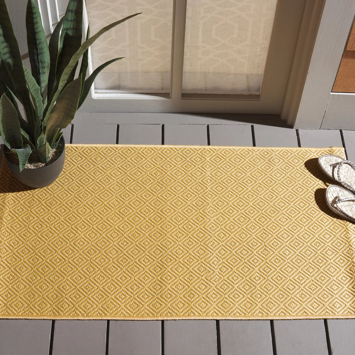 Safavieh Courtyard 2'-0" x 3'-7" Rug in Gold / Gold