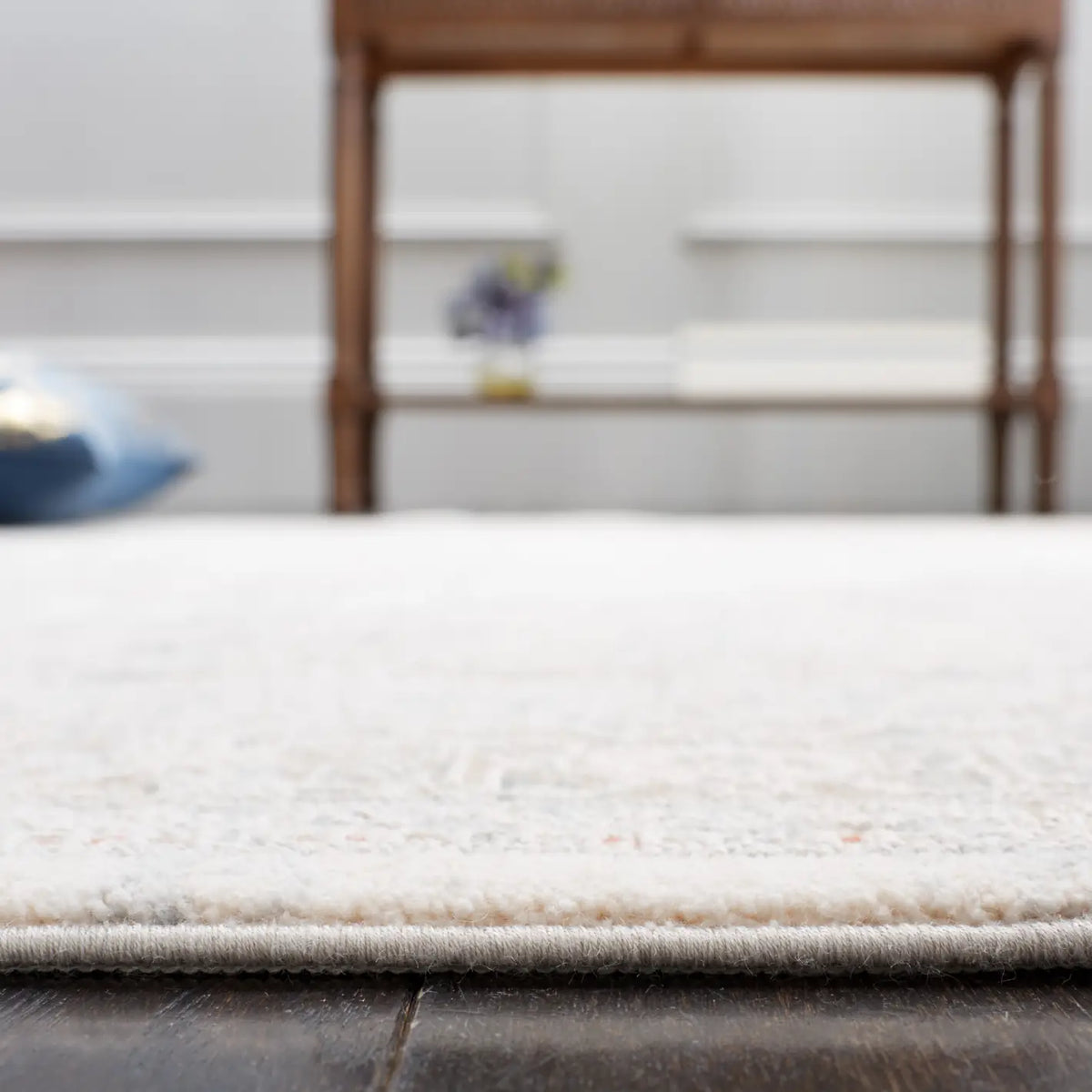 Safavieh Marmara 4'-0" x 6'-0" Rug in Beige / Light Blue