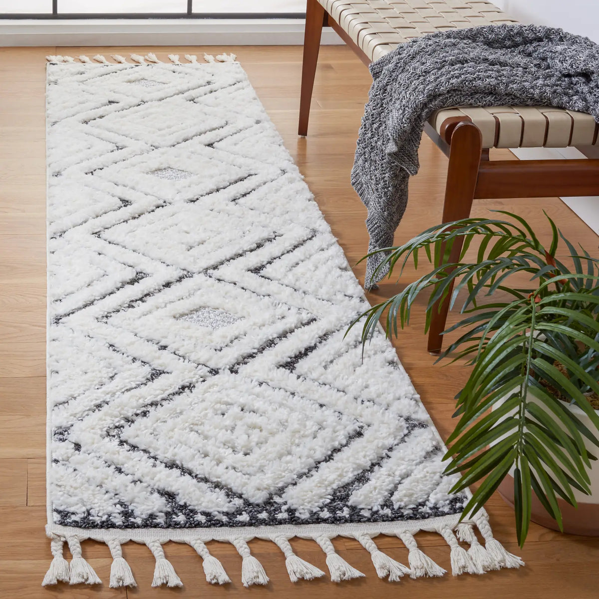Safavieh Moroccan Tassel Shag 2'-3" x 8'-0" Rug in Ivory / Grey