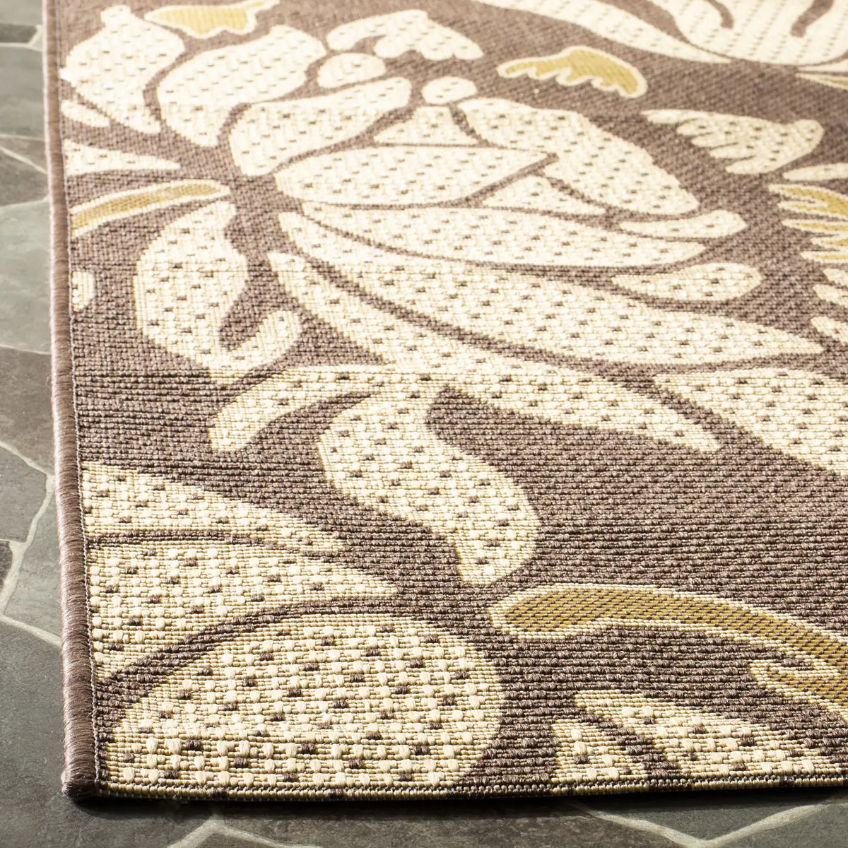 Safavieh Courtyard 4'-0" x 5'-7" Rug in Light Chocolate / Cream