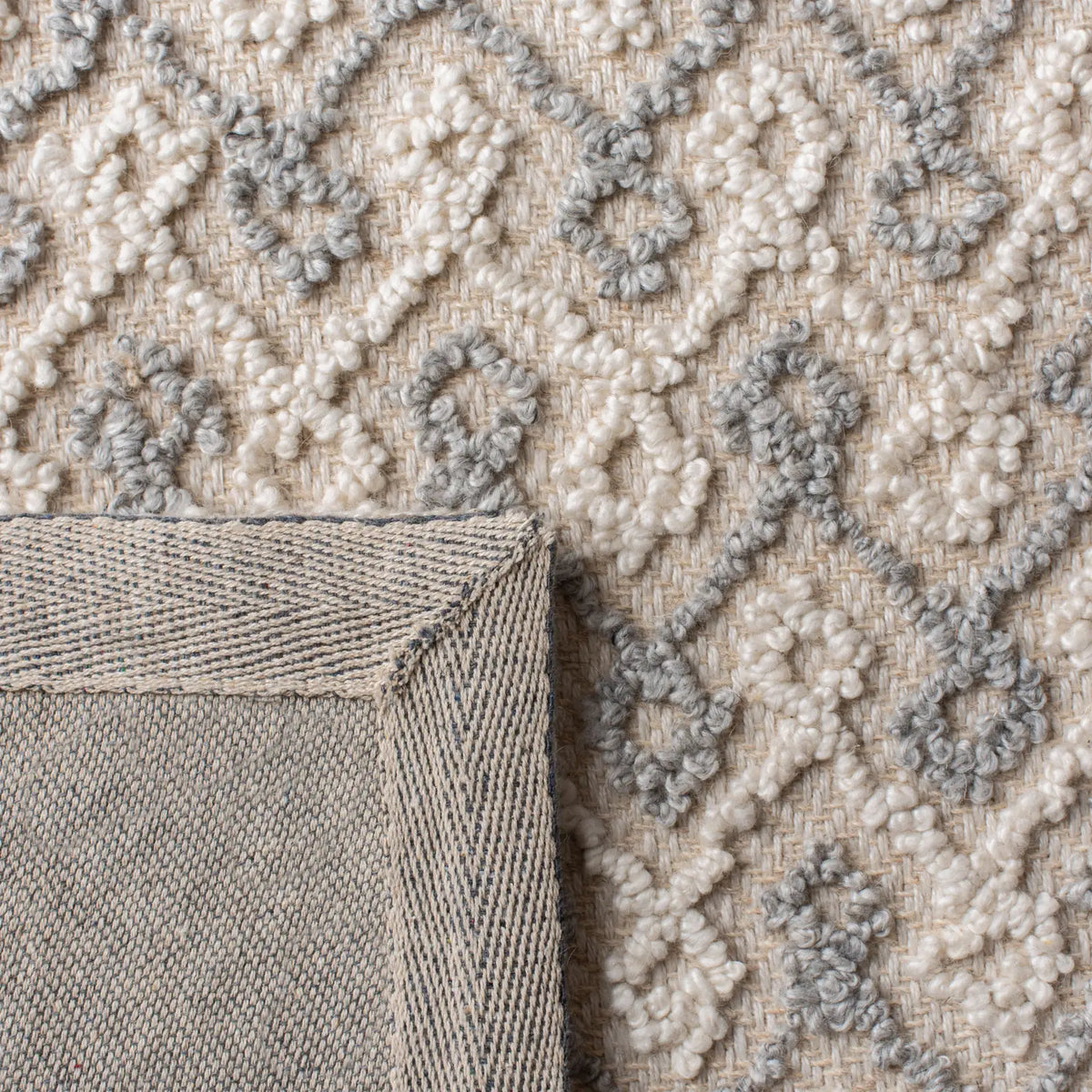 Safavieh Trace 4'-0" x 6'-0" Rug in Grey / Beige