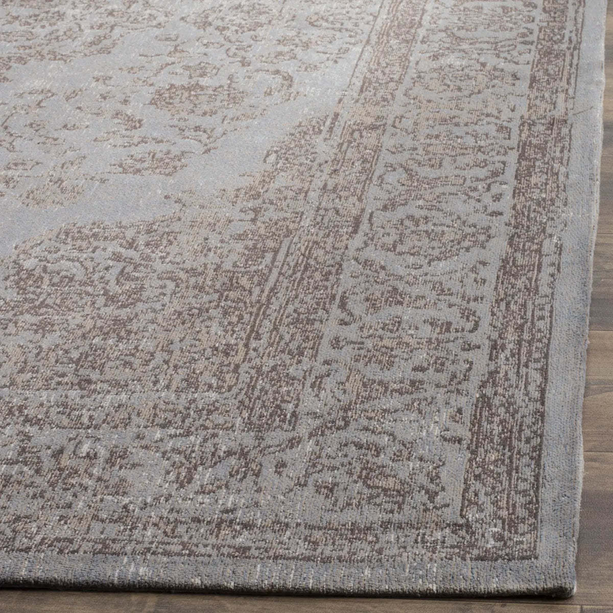 Safavieh Classic Vintage 5'-0" x 8'-0" Rug in Grey