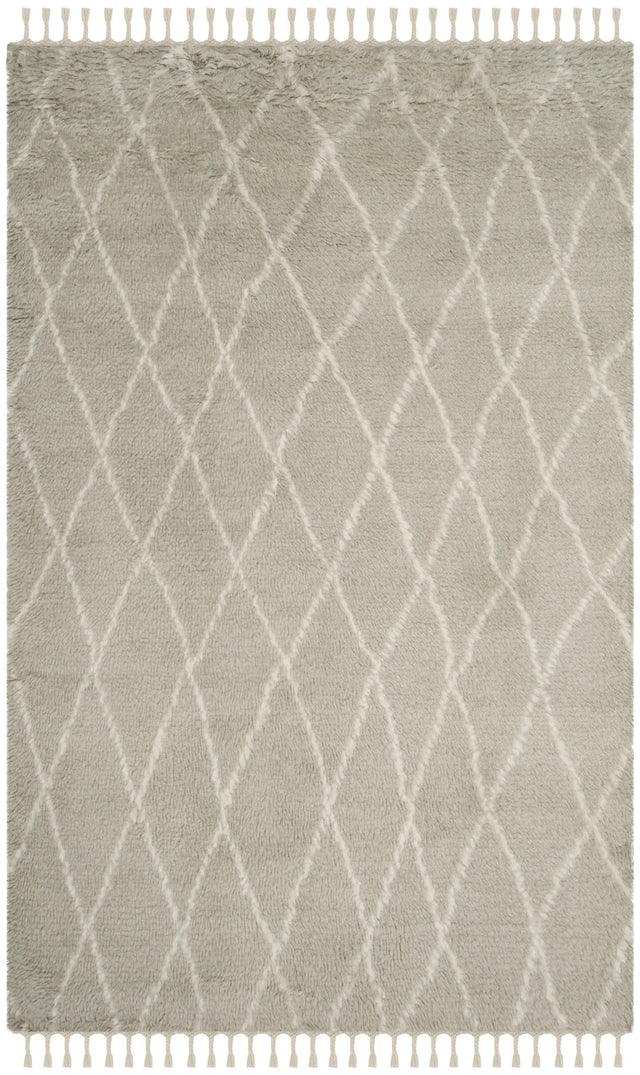 Safavieh Casablanca 5'-0" x 8'-0" Rug in Grey / Ivory