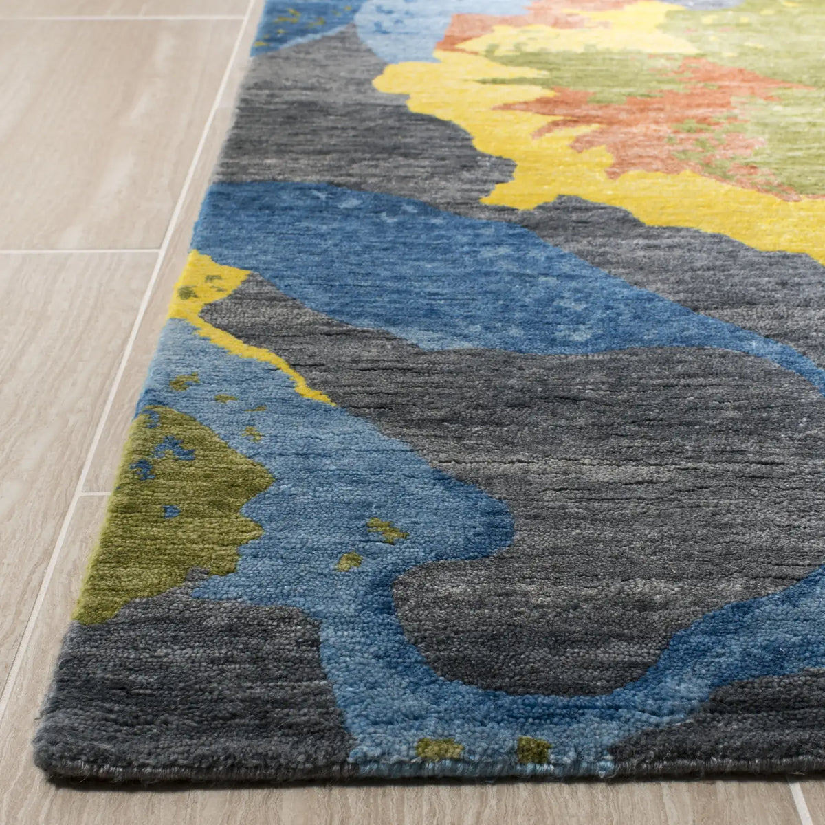 Safavieh Tibetan 6'-0" x 9'-0" Rug in Blue / Multi