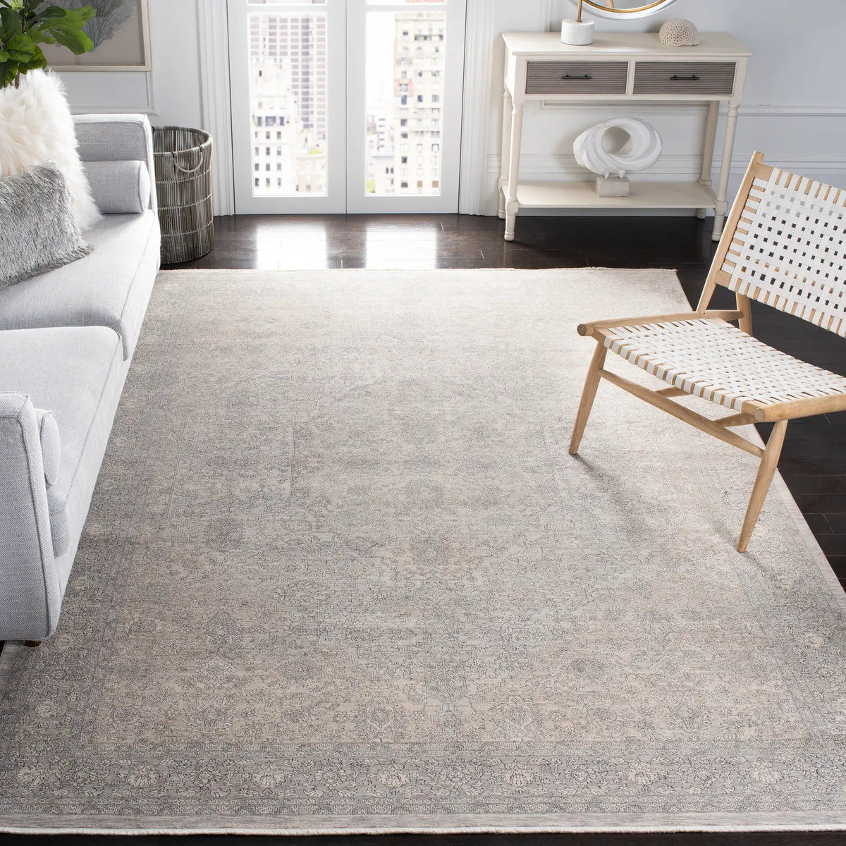 Safavieh Signature 9'-8" x 13'-0" Rug in Grey / Ivory