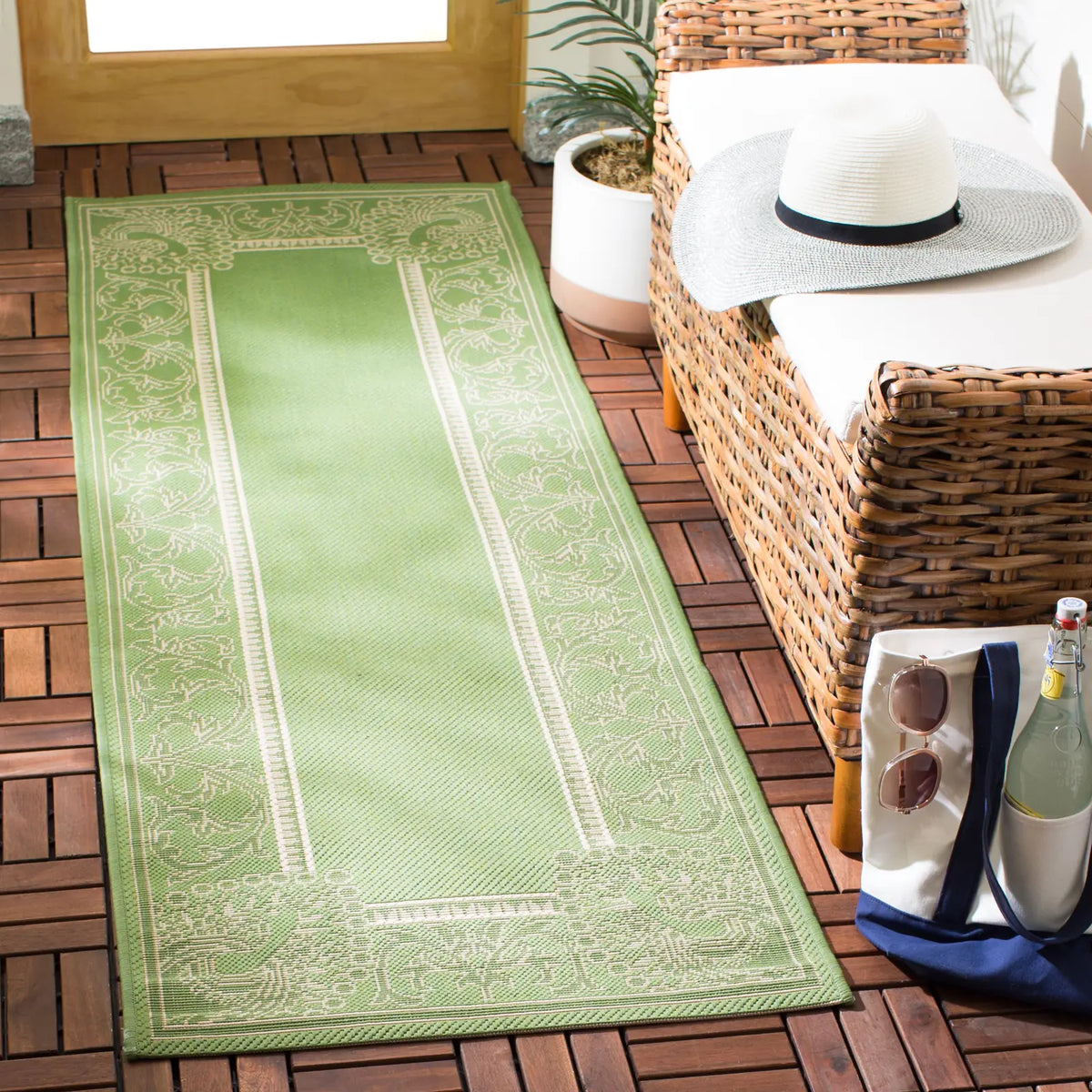 Safavieh Courtyard 2'-3" x 6'-7" Rug in Olive / Natural