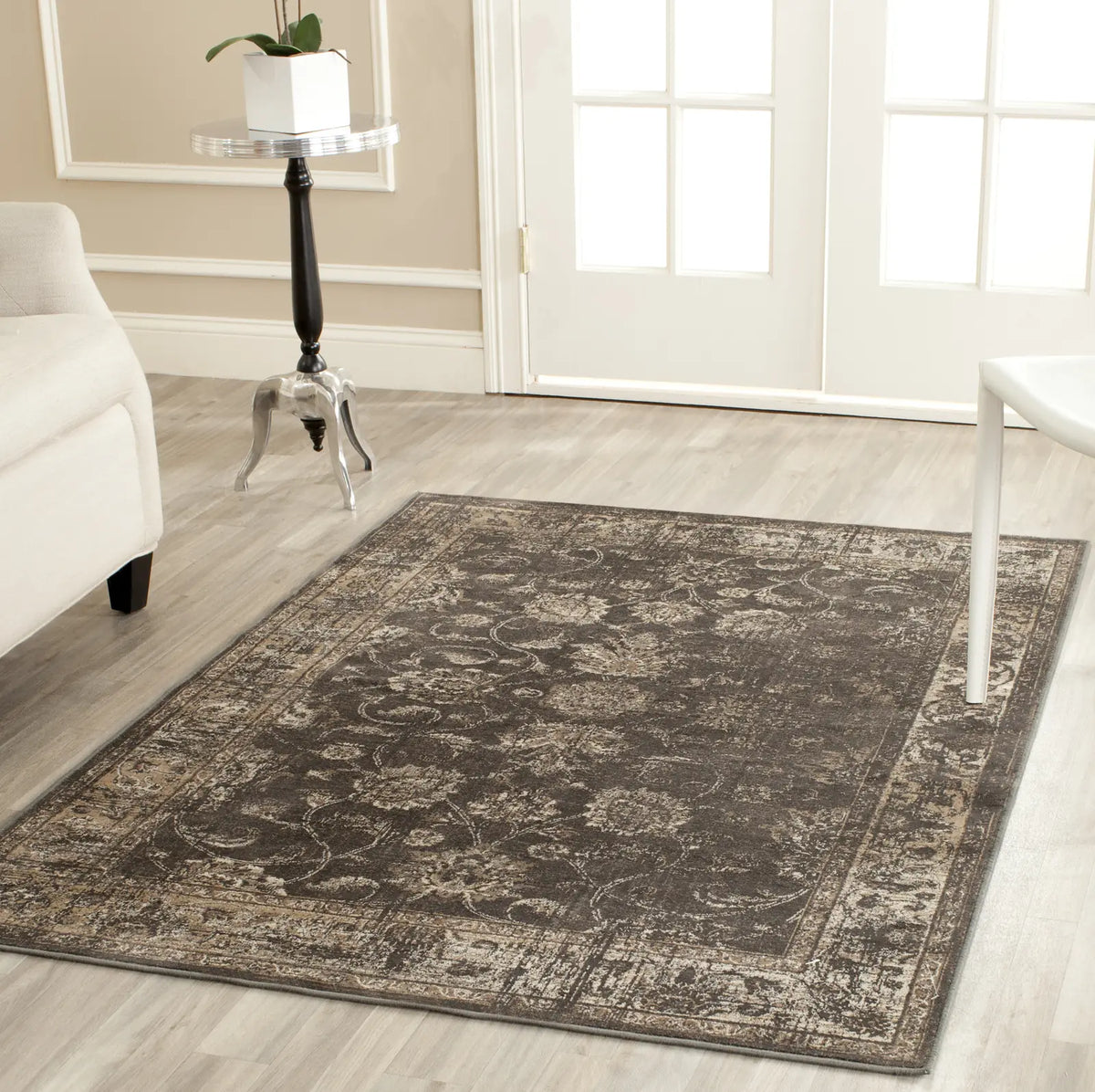 Safavieh Vintage 4'-0" x 5'-7" Rug in Soft Anthracite