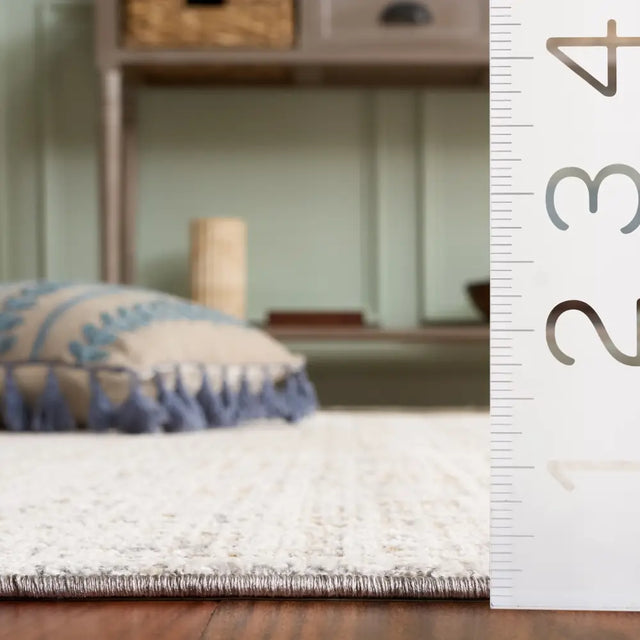 Safavieh Romance 300 5'-3" x 7'-6" Rug in Ivory / Grey Brown