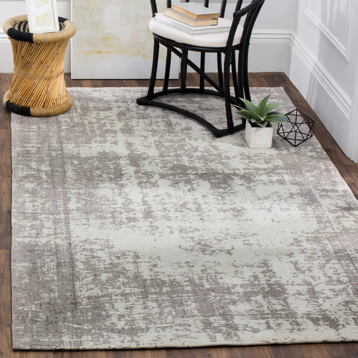 Safavieh Classic Vintage 4'-0" x 6'-0" Rug in Silver / Ivory