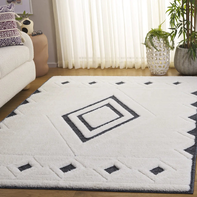 Safavieh Celebrity 800 4'-0" x 6'-0" Rug in Ivory / Black