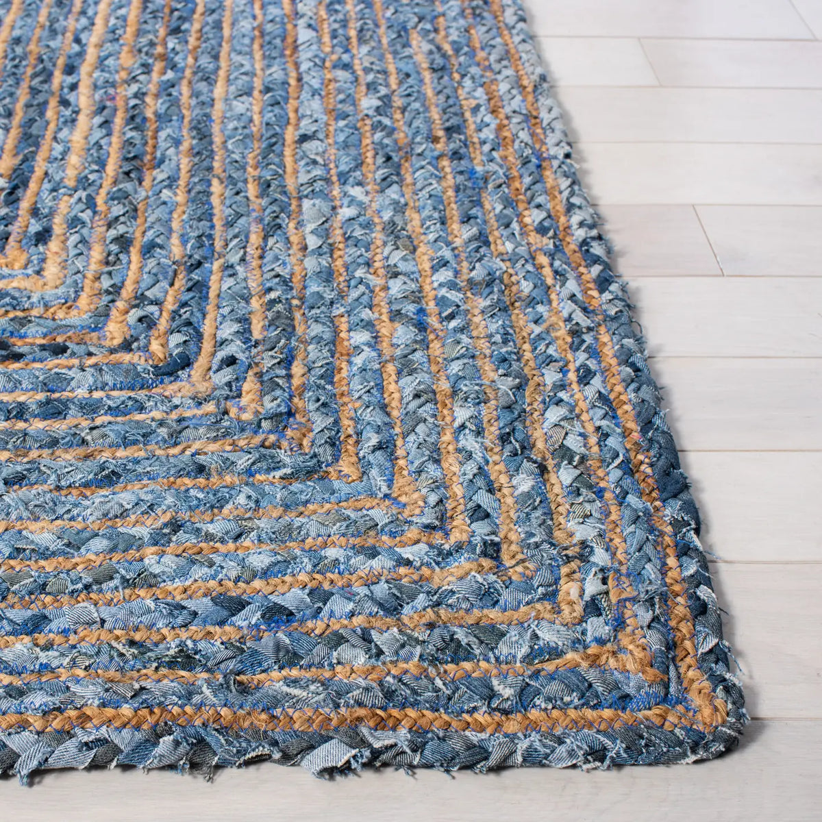 Safavieh Cape Cod 4'-0" x 6'-0" Rug in Blue / Natural
