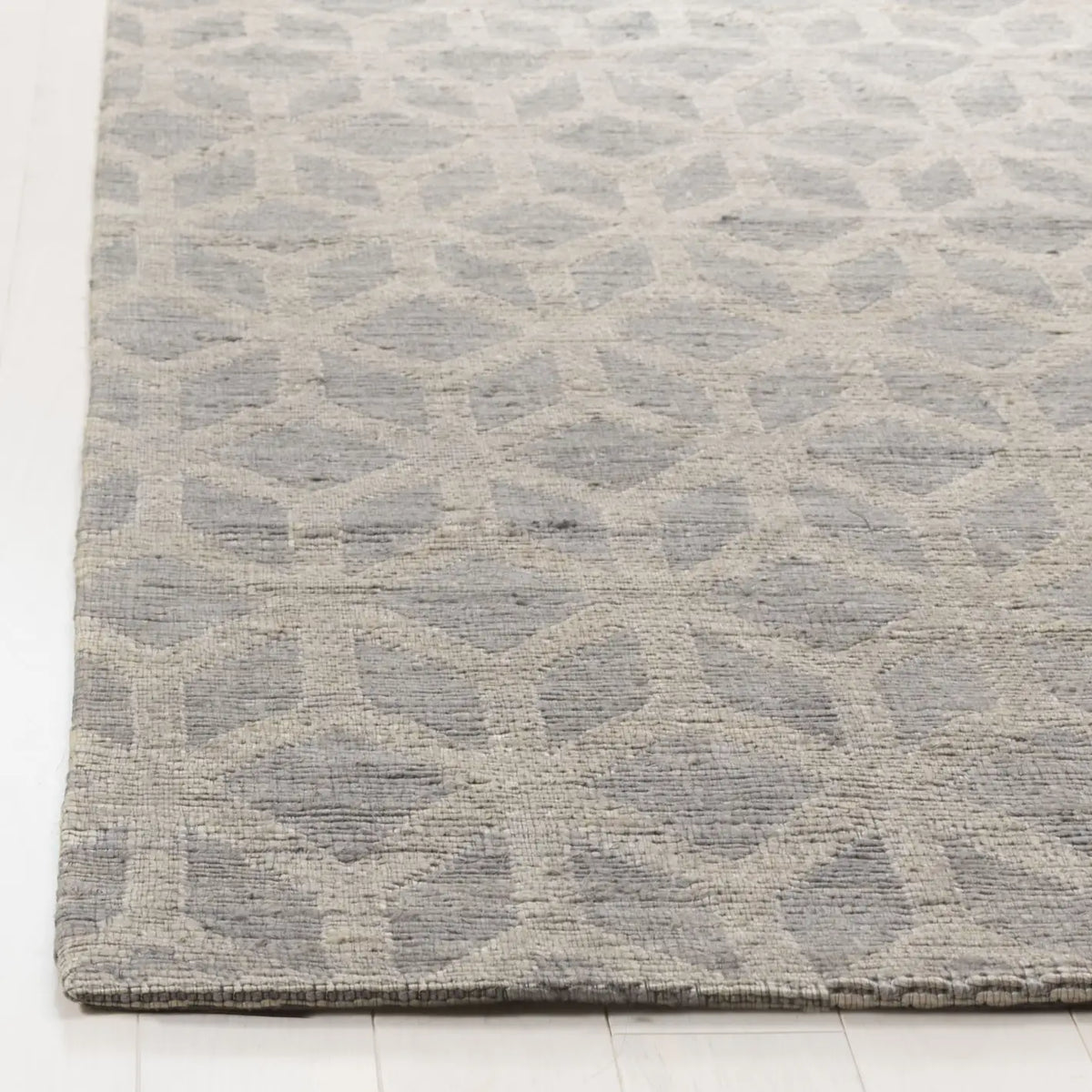 Safavieh Cape Cod 5'-0" x 8'-0" Rug in Grey / Gold