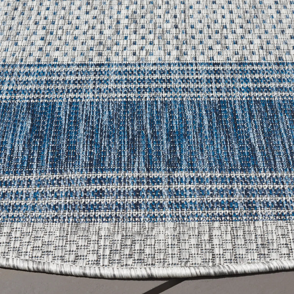 Safavieh Courtyard 5'-3" x 5'-3" Rug in Grey / Navy