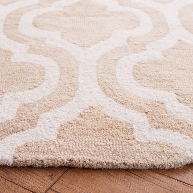 Safavieh Dip Dye 5'-0" x 5'-0" Rug in Beige / Ivory