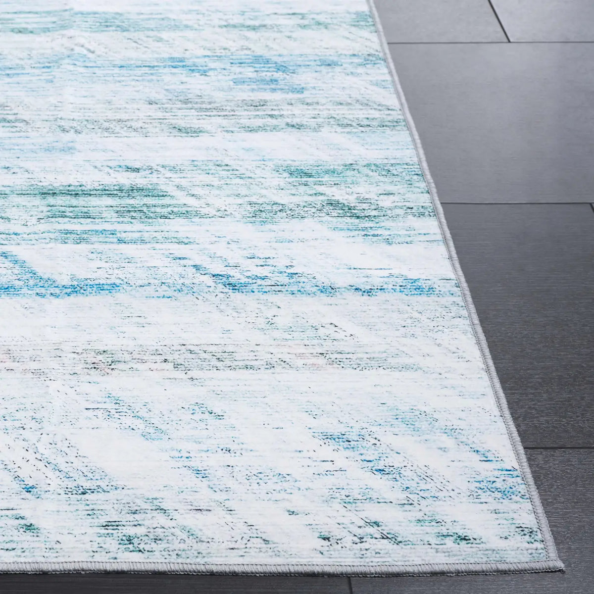 Safavieh Malibu 4'-0" x 6'-0" Rug in Grey / Aqua