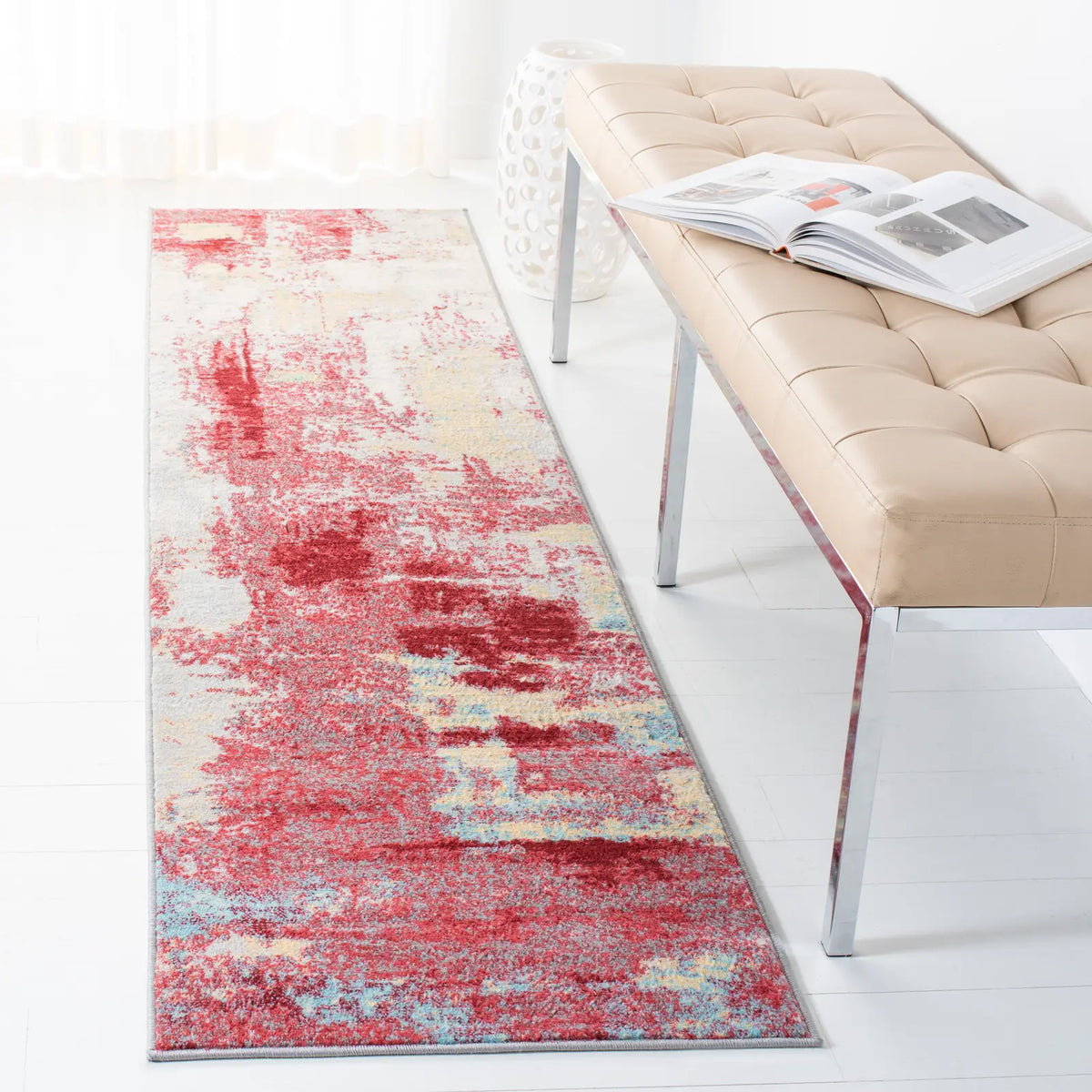 Safavieh Jasper 100 2'-0" x 8'-0" Rug in Red / Ivory