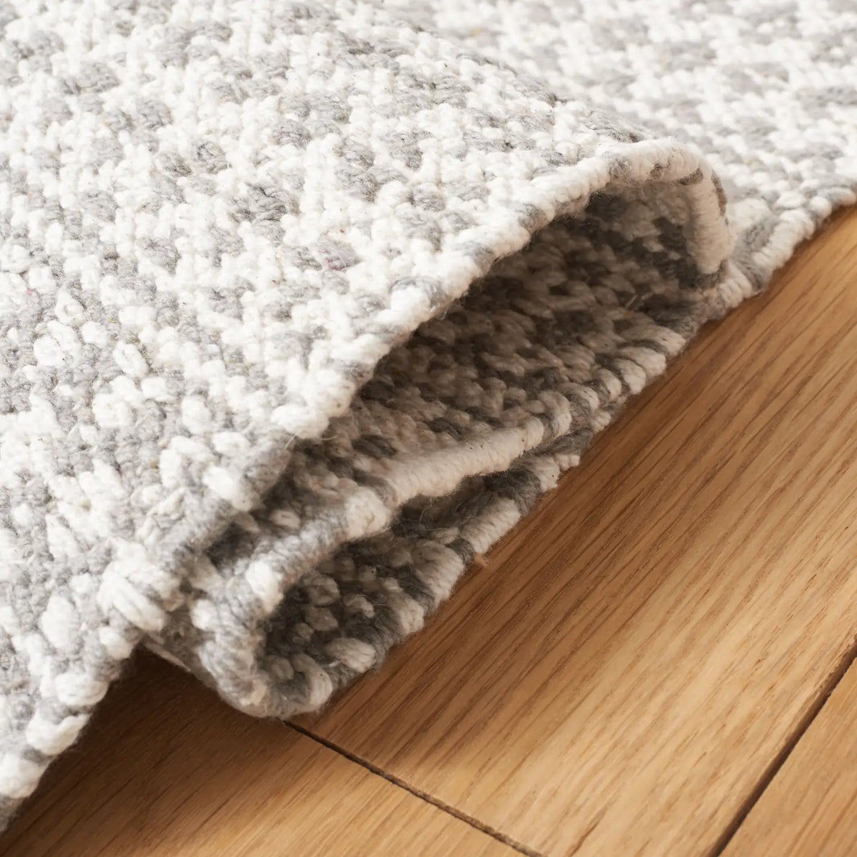 Safavieh Kilim 4'-0" x 6'-0" Rug in Grey / Beige