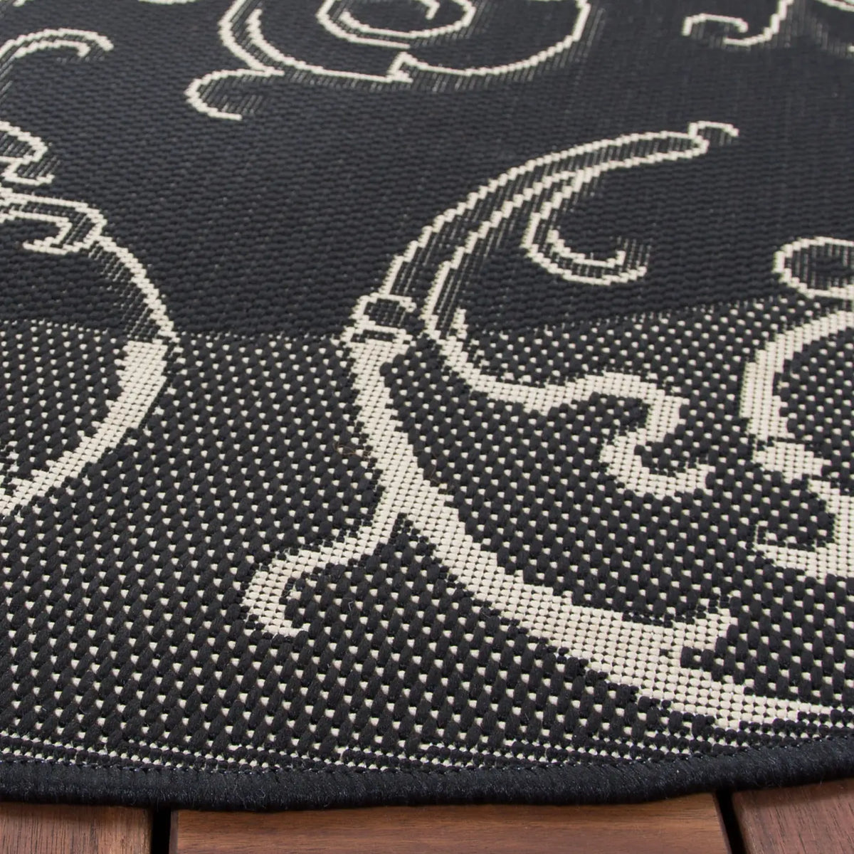 Safavieh Courtyard 5'-3" x 5'-3" Rug in Black / Sand