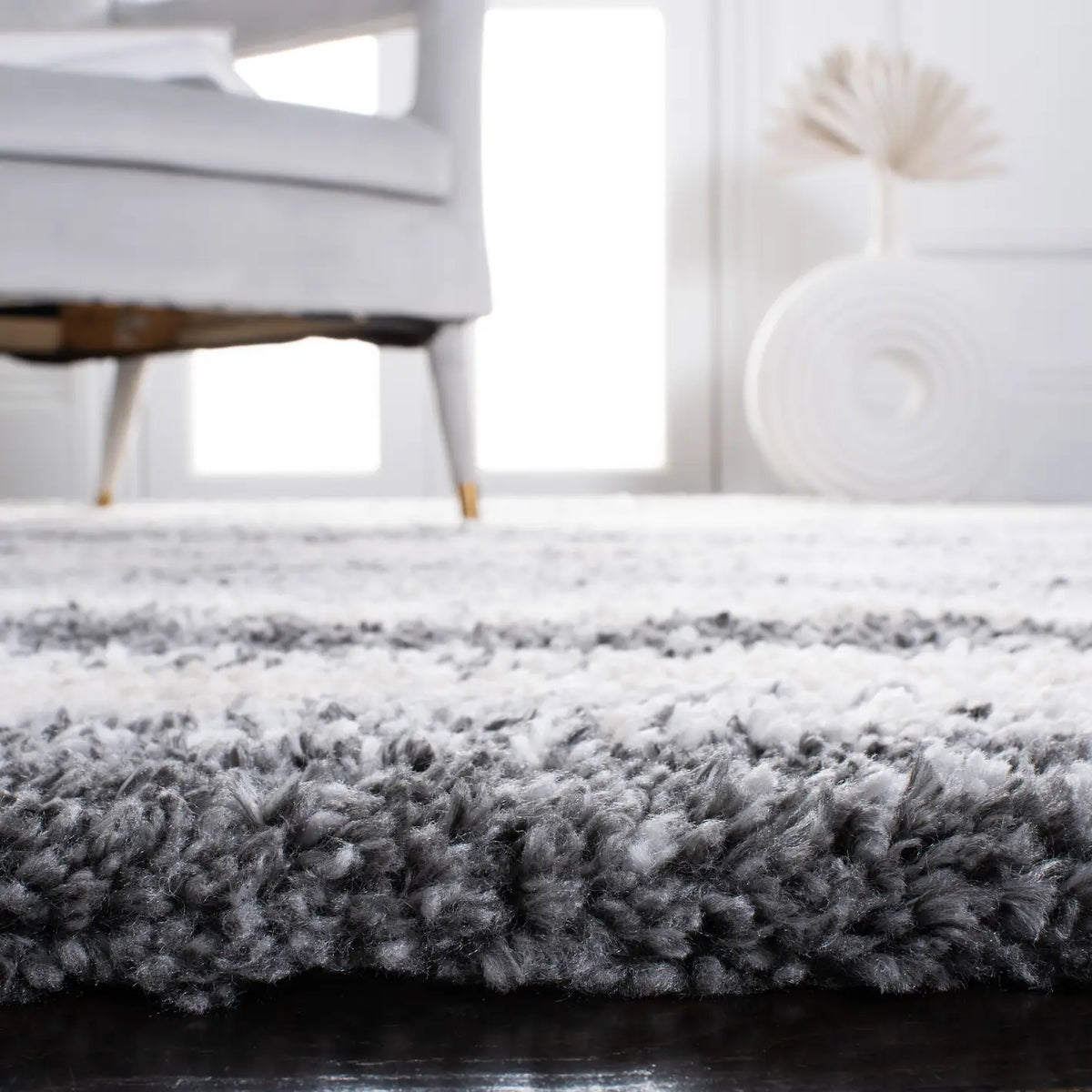 Safavieh Fontana Shag 800 4'-0" x 6'-0" Rug in Grey / Charcoal