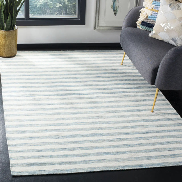 Safavieh Dhurries 4'-0" x 6'-0" Rug in Aqua / Ivory