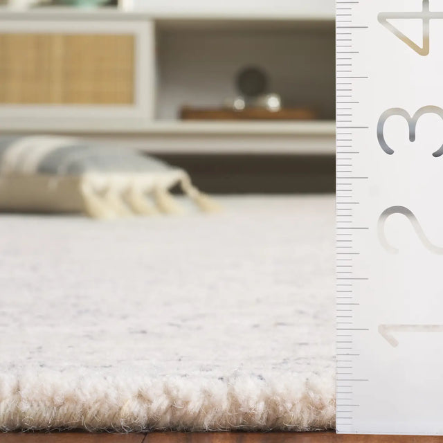 Safavieh Abstract 4'-0" x 6'-0" Rug in Ivory / Silver