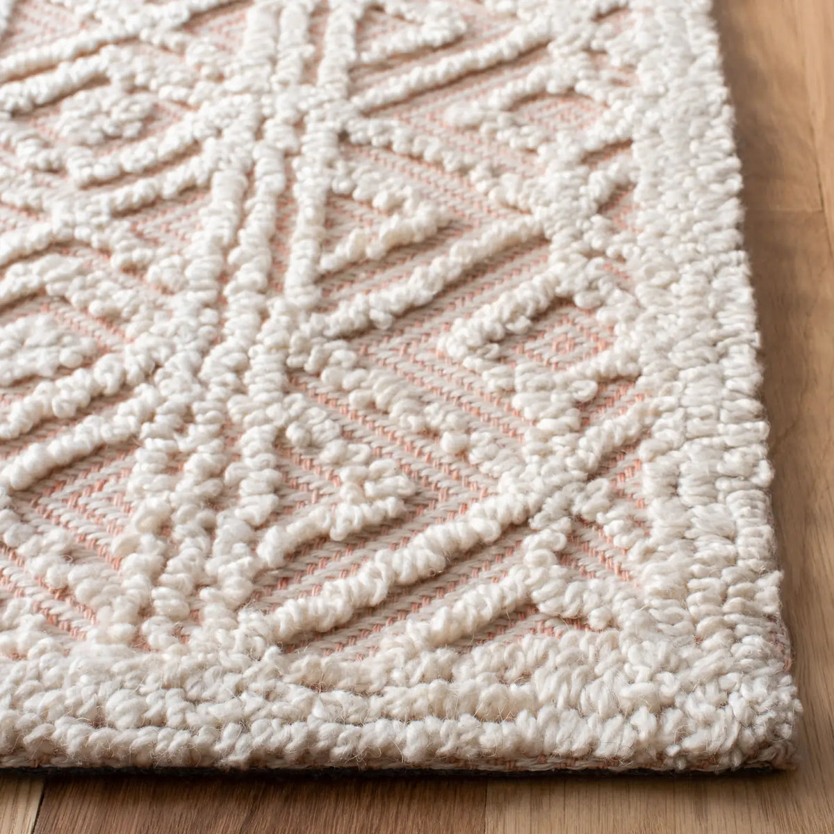 Safavieh Martha Stewart 4'-0" x 6'-0" Rug in Beige / Pink
