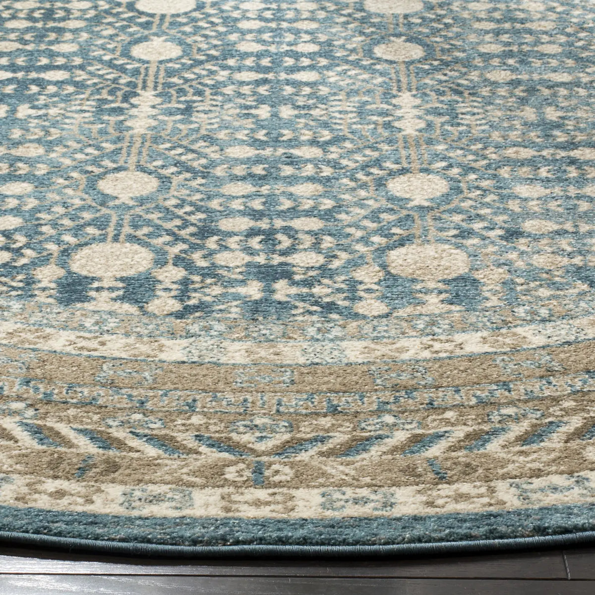 Safavieh Sofia 6'-7" x 6'-7" Rug in Blue / Beige