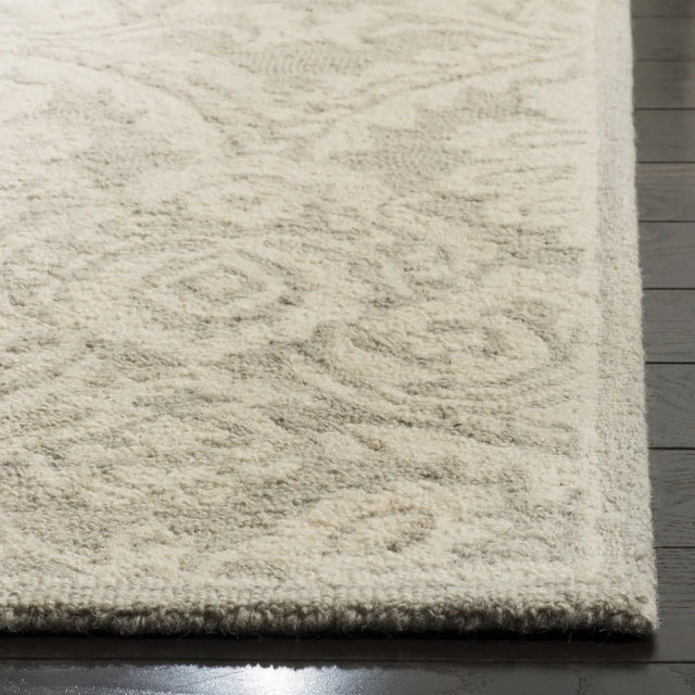 Safavieh Blossom 5'-0" x 8'-0" Rug in Silver / Ivory