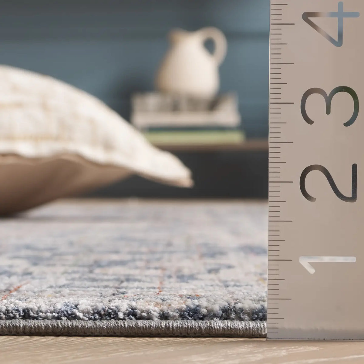 Safavieh Sutton 5'-0" x 8'-0" Rug in Navy / Beige Brown