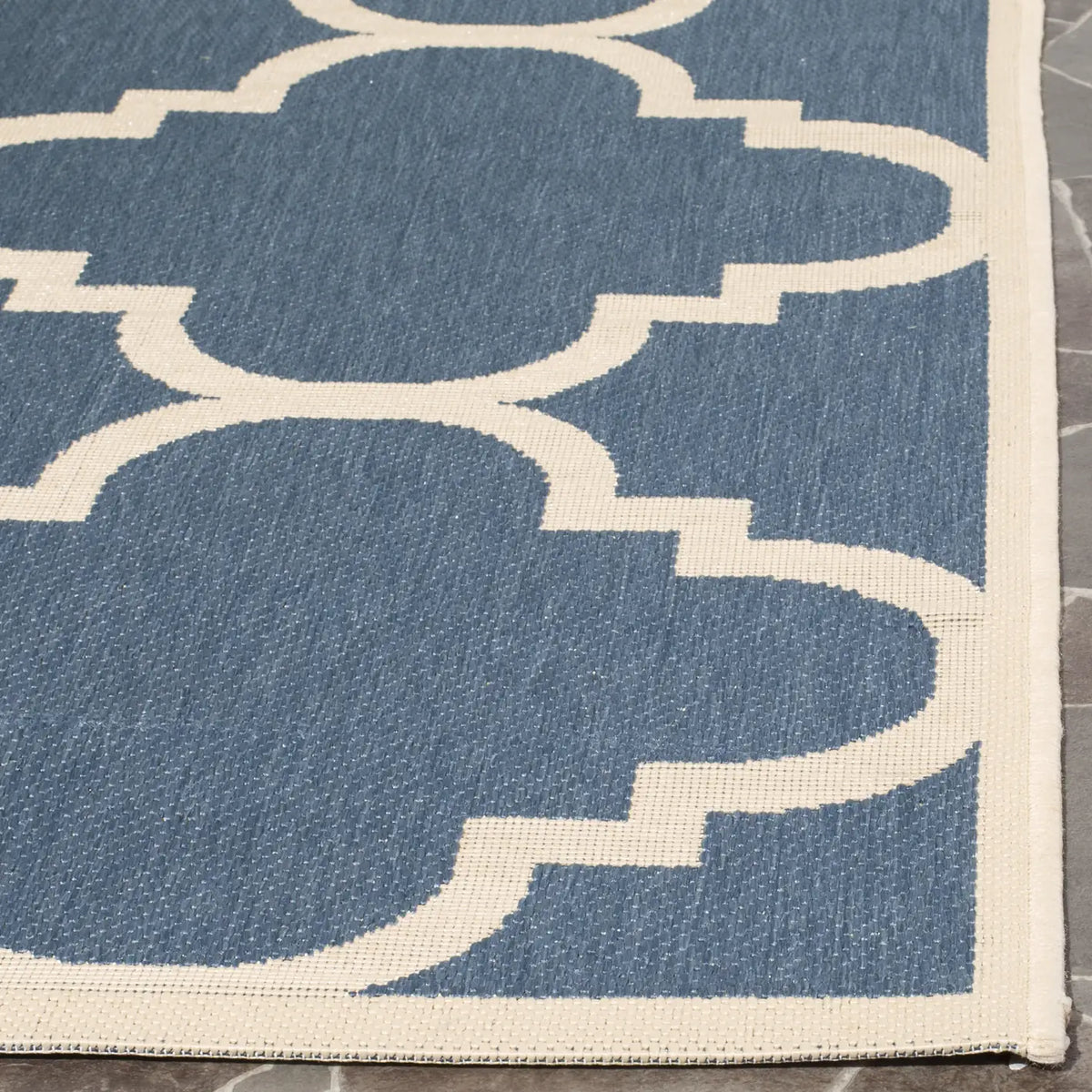 Safavieh Courtyard 4'-0" x 5'-7" Rug in Blue / Beige