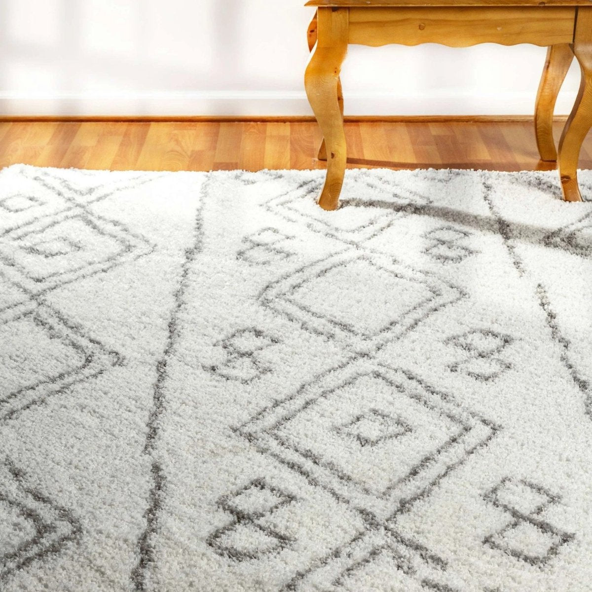 Dynamic Rugs Nordic 7434 Silver/White Rug.