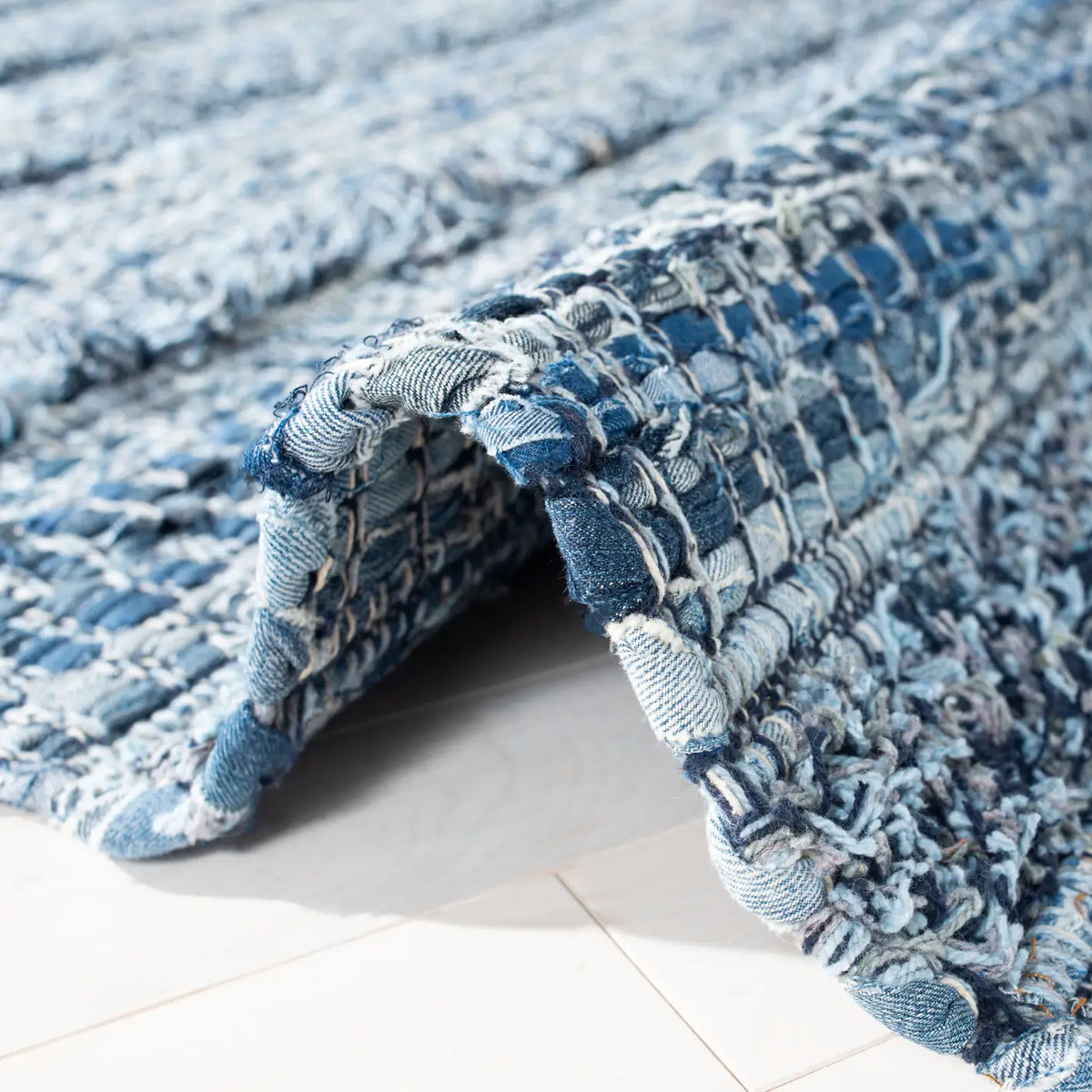 Safavieh Montauk 5'-0" x 8'-0" Rug in Blue