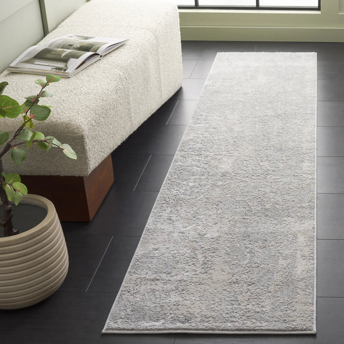 Safavieh Princeton 2'-0" x 8'-0" Rug in Beige / Cream