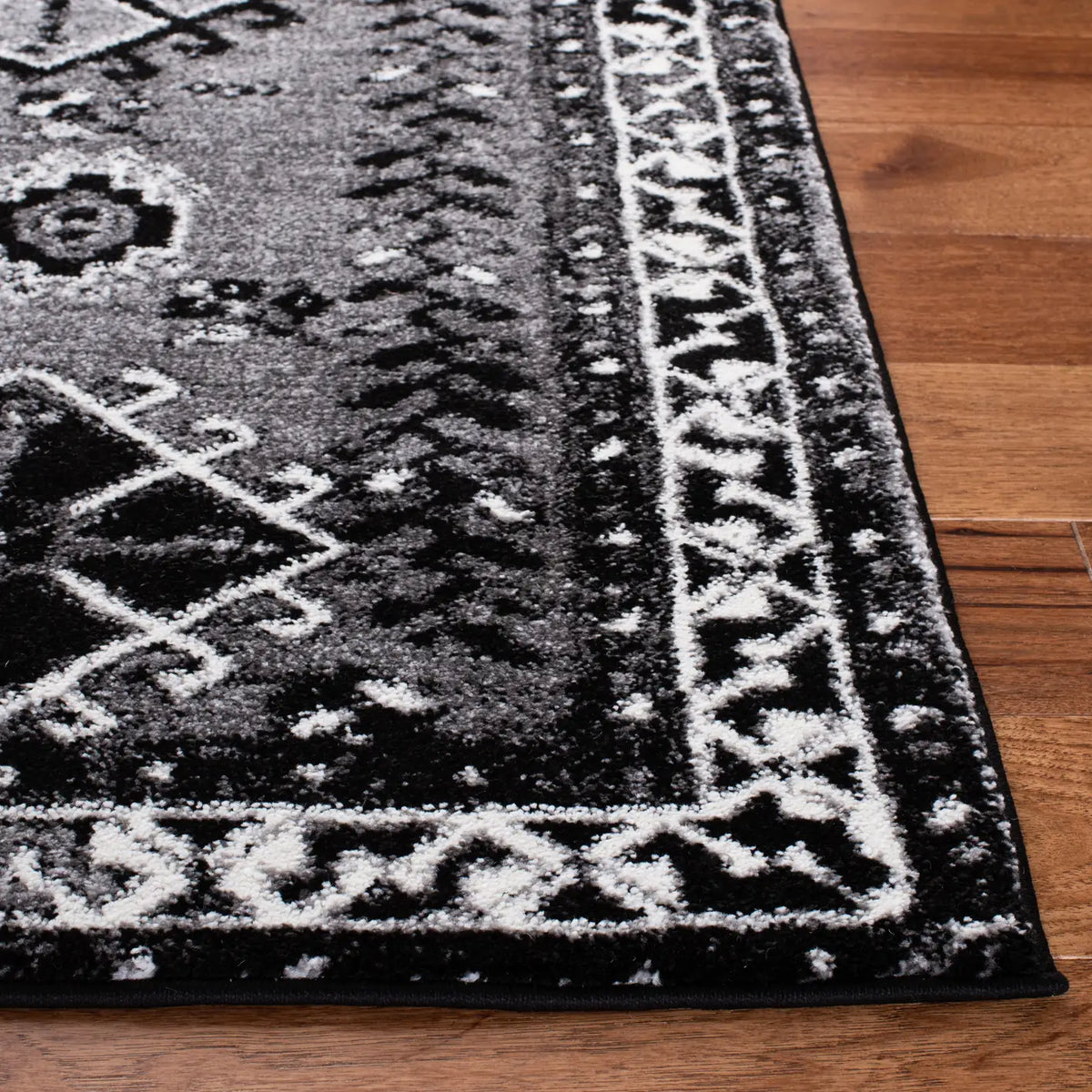 Safavieh Vintage Hamadan 4'-0" x 6'-0" Rug in Grey / Black