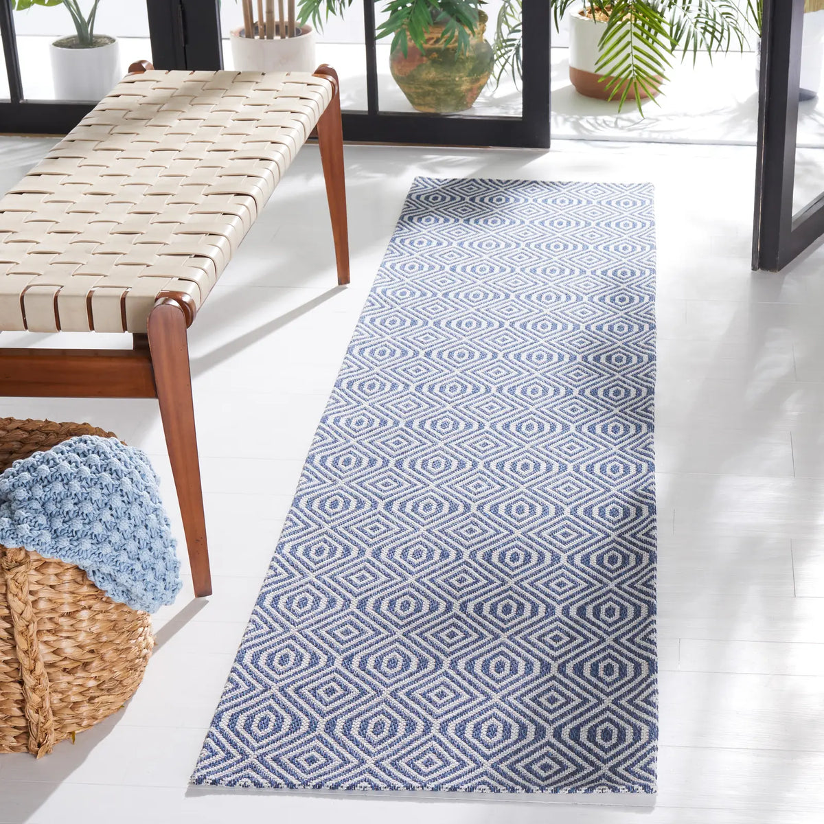 Safavieh Martha Stewart 2'-0" x 8'-0" Rug in Blue / Grey