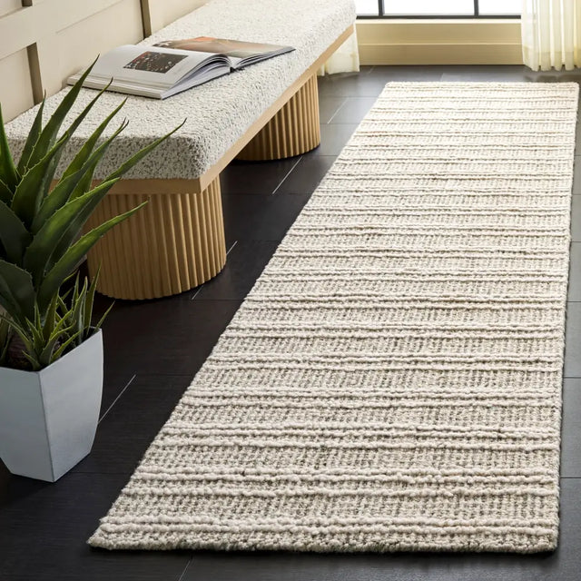 Safavieh Metro 2'-3" x 8'-0" Rug in Grey / Ivory