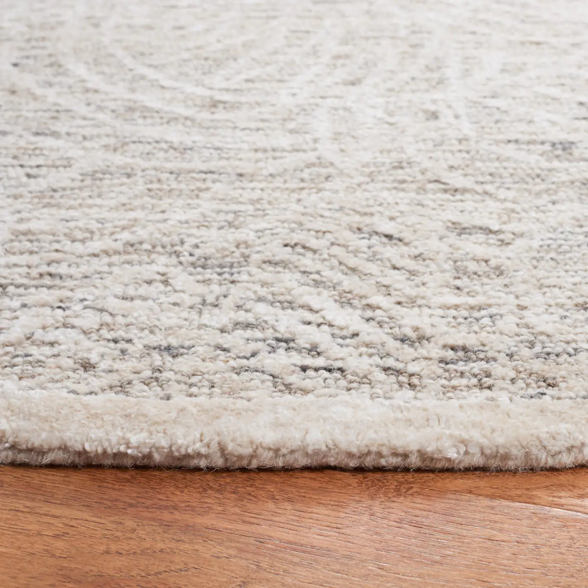 Safavieh Precious 6'-0" x 6'-0" Rug in Grey / Ivory