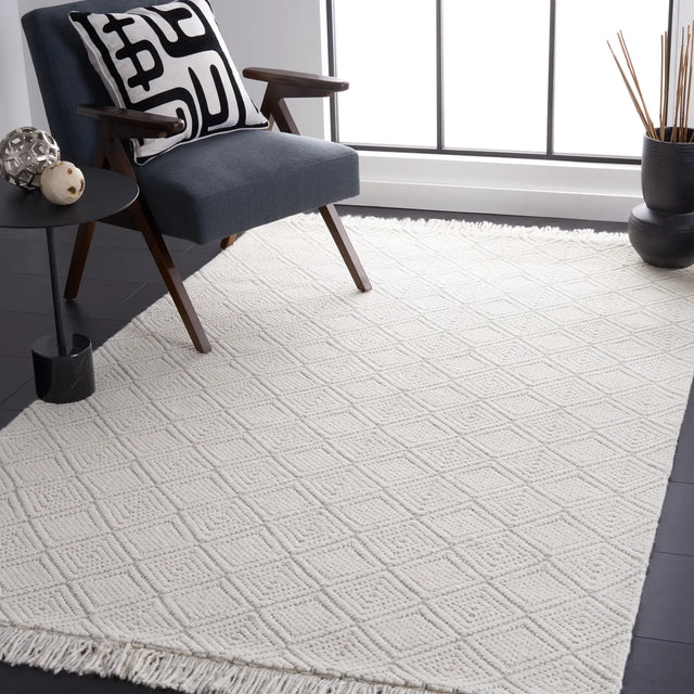 Safavieh Marbella 4'-0" x 6'-0" Rug in Ivory