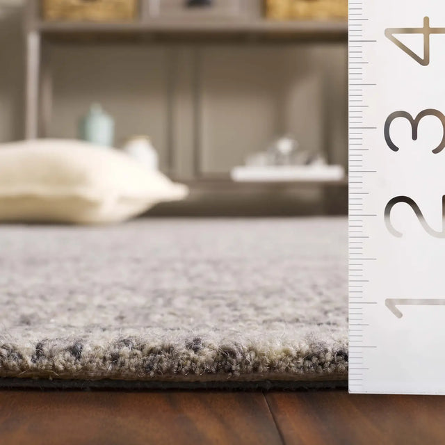 Safavieh Abstract 4'-0" x 6'-0" Rug in Grey / Ivory